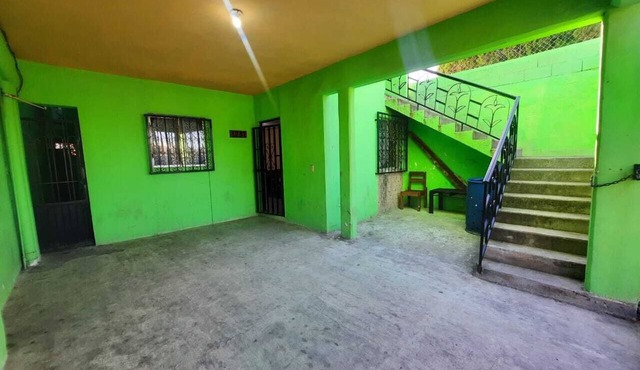 Casa Frente Gimnasio Municipal