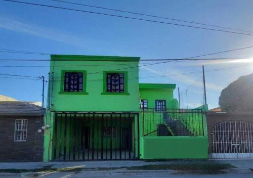 Casa Frente Gimnasio Municipal, Linares