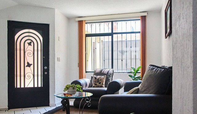 Casa Iona, beginning of downtown Morelia, warm, clean, coffee and garage included.