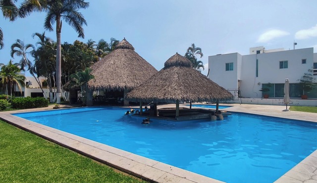 Casa Iris - Gated community with pool, Tv, wifi, beach 5 min away, 4 Air 3 baths