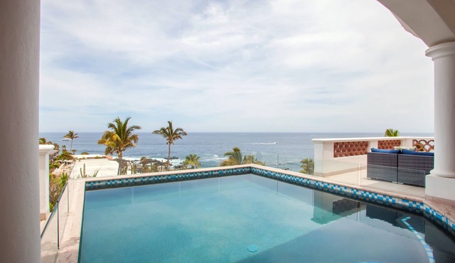 Casa Las Vistas, Luxurious Villa with an Ocean & Arch View