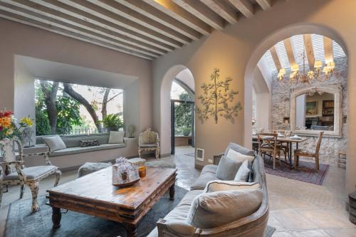 Casa Libelula, 3BR with Rooftop, Hot Tub & Views