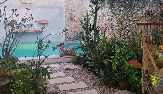 CASA LOLA - Bohemian Colonial in Centro with private pool and AC throughout.