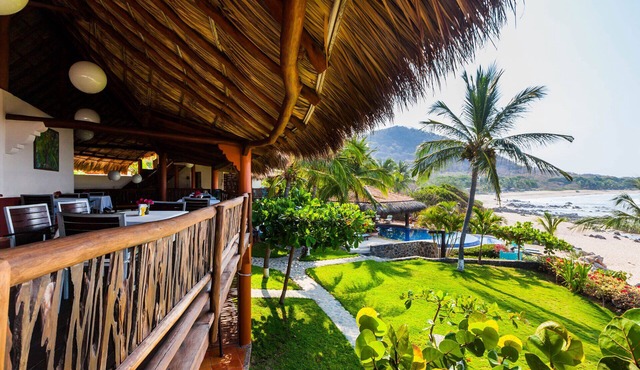 Casa Manzanillo Full Buy Out - Beach Front Location at Manzanillo Bay, 7 BR, Poo