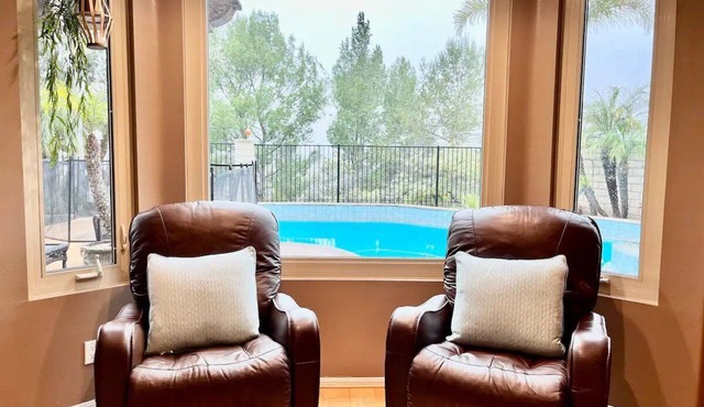 Casa Oasis, Beautiful Pool, 4 Bedroom 3.5 bathroom, Wifi!