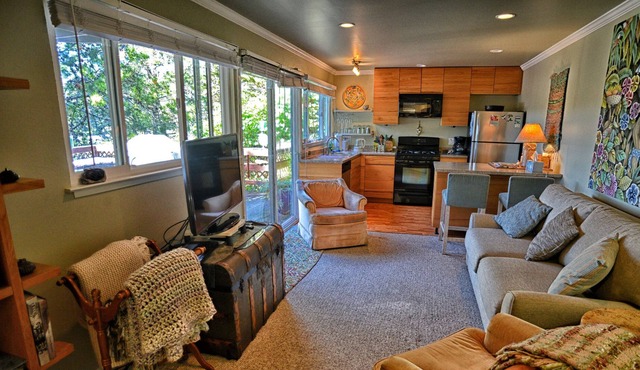 Casa Pacifica: Quiet & Serene, 1 Bd, 1 Bath, Kitchen, Pets Welcome, Pvt Entrance in Pacifica