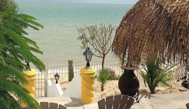 Casa Palmas: Beachfront Rental
