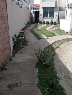 Casa para 4 personas equipada y amueblada con cochera en fraccionamiento Av López Mateos en Tlajomulco de Zúñiga Jalisco