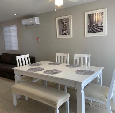 Casa Recién-Remodelada Ideal, Ejecutivos, Trabajos