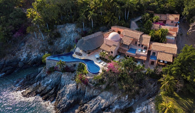 Casa Tomasina: Staffed Oceanfront Estate with Giant Infinity Pool + Views