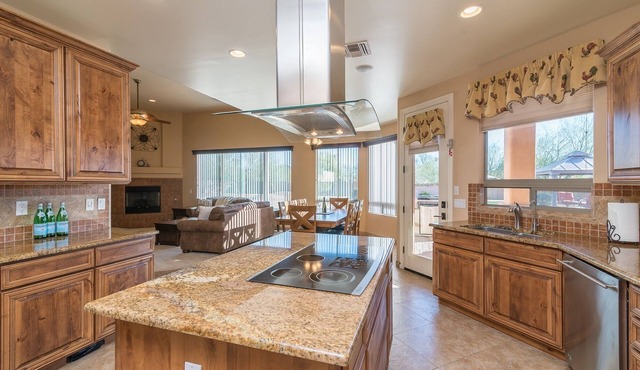 Casa Vista 4 Bedroom Home by RedAwning