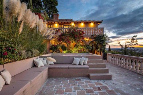 Casa Vista 6BR Villa, 16p Jacuzzi Pool, Staff & Breakfast