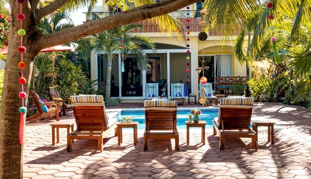 Casa Zarah - Hacienda Family Home - Pool and 2-Block to Beach