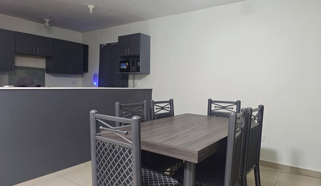 CASA ZONA AEROPUERTO 3 RECÁMARAS CLIMA TOTAL INTERNET Y PLAZAS COMERCIALES cerca