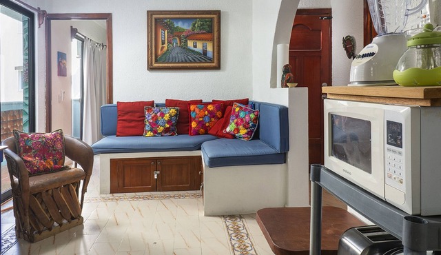 Casita Feliz - Comfortable and centrally located condo close to the beach.
