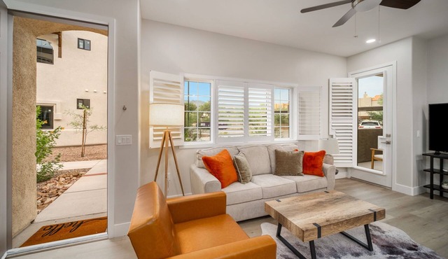Catalina Foothills Getaway with Gated Community, Pool, AC & WiFi