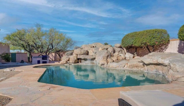 Catalina Mountain Views with Pool