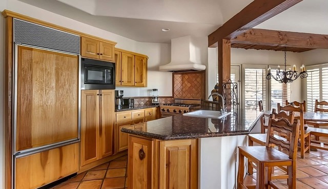Cave Creek's Hidden Jewel! Swimming Pool, Free Parking, Full Kitchen!