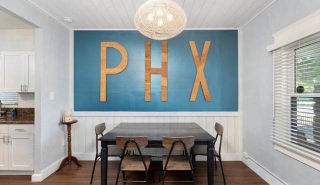 Centra Phoenix House Kingbed