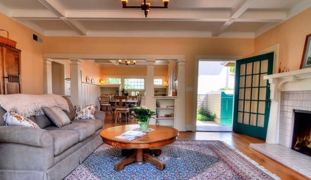 Central location, walk to restaurants!