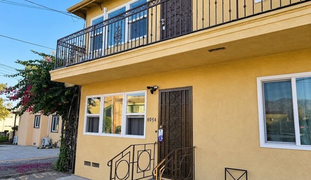 Central San Gabriel - Sleeps 4, Pet Friendly Unit