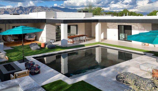 Central Tucson Luxury - Minutes from U of A - Saltwater Pool - Sleeps 10