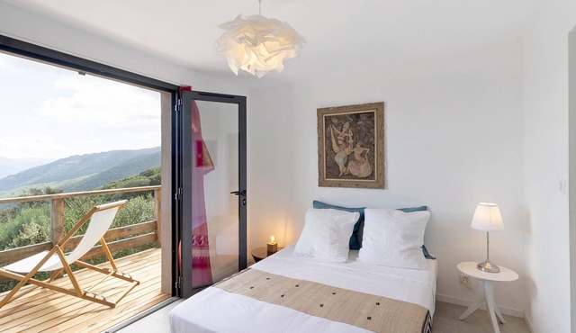 Chambres-Alcudina Guest Room with Sea View, Wi-Fi, and Air Conditioning