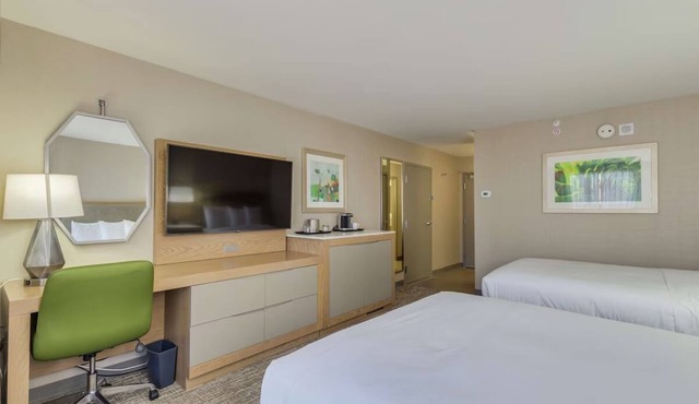 Chandler Retreat: Pool, Comfort & Easy Access to Shops & Adventure l 2 Rooms