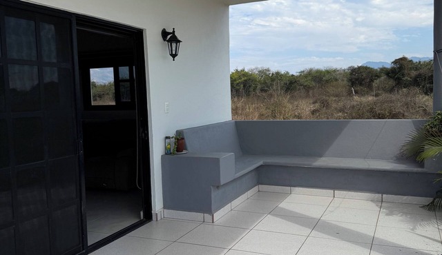 Charming 1-bedroom house with WiFi, AC in welcoming La Saladita