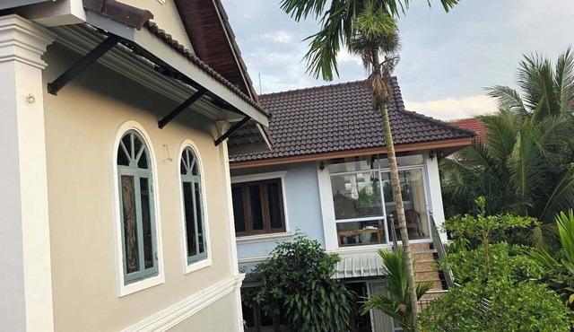 Charming 2-bedroom house with AC in Luang Prabang