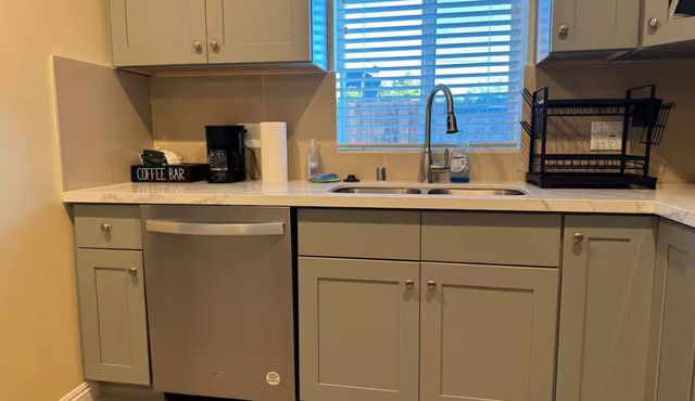 Charming 2-bedroom/3 bathrooms unit in Pasadena with central AC