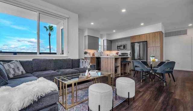 Charming 2-bedroom apartment with AC, fitness room in tranquil Santa Ana
