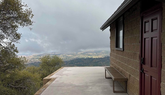 Charming 2-bedroom cabin with WiFi, AC in brilliant Tehachapi
