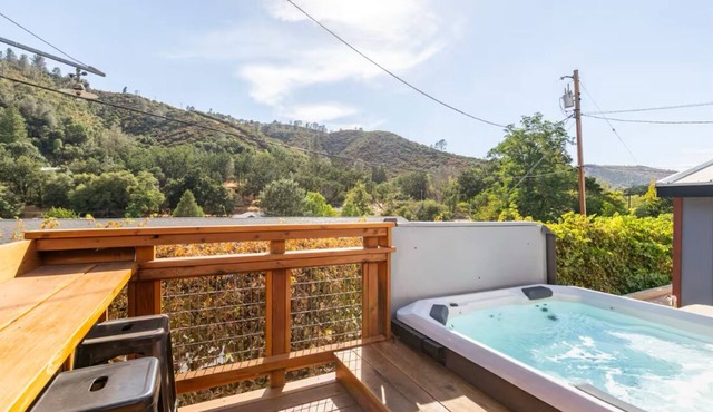 Charming 2-bedroom cottage - walkable downtown Mariposa/31 miles to Yosemite