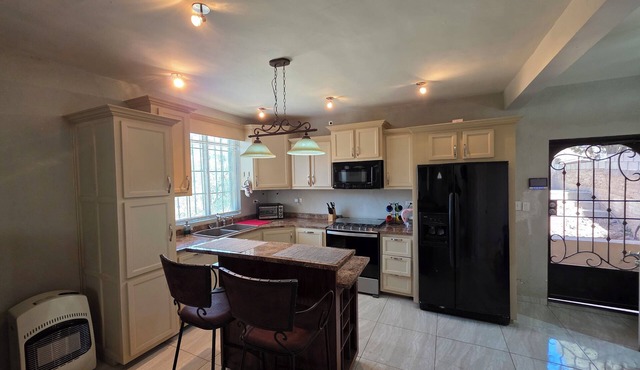 Charming 2-bedroom house with WiFi, AC in beautiful Cananea