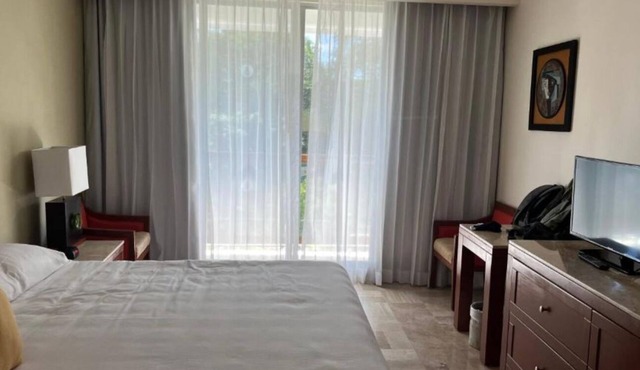 Charming 2-bedroom resort in superb Mazatlán with AC, WiFi