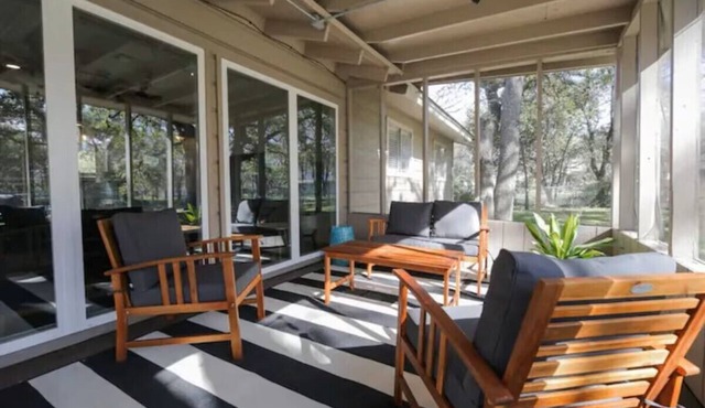 Charming 3-BDR East Austin Retreat with Spacious Backyard in Austin