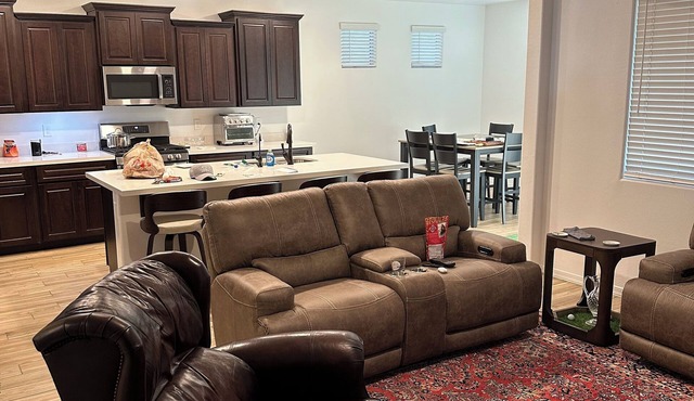 Charming 3-bedroom, 2.5 bath home in a golfing community - 2 courses.