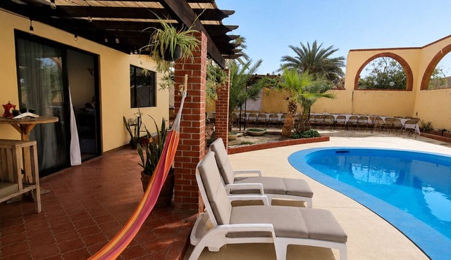 Charming 3-bedroom house in downtown La Paz with WiFi, AC and pool!