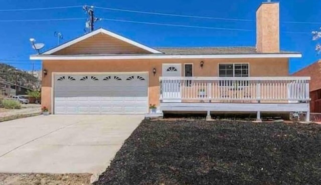 Charming 3-bedroom house with AC and WiFi in welcoming Frazier Park