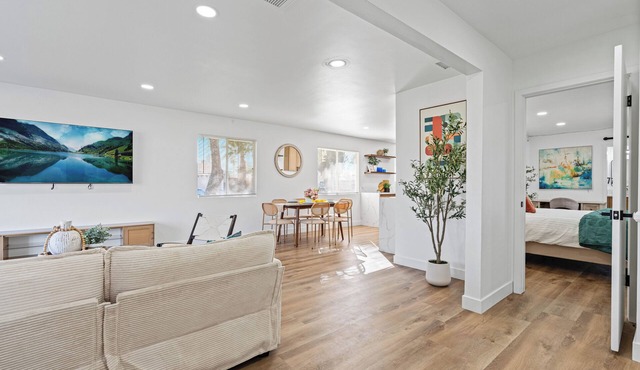 Charming 4-bedroom Pool House in Best Location in Redlands