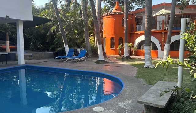 Charming 6-bedroom house with AC in Las Juntas