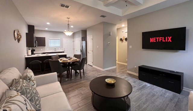Charming apartment in Weslaco with EV Charger