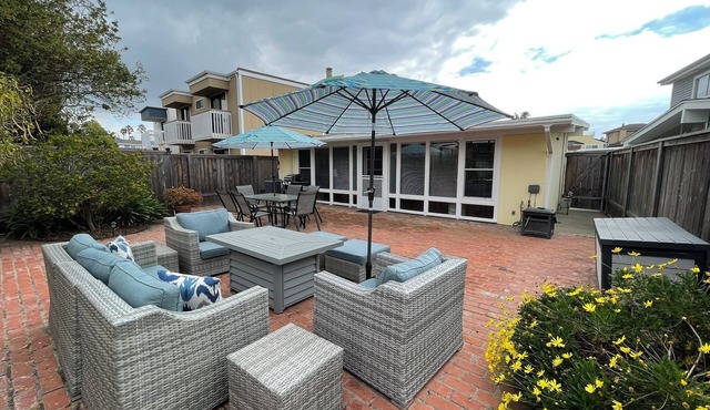 Charming Beach Cottage Steps to the Sand Spacious Patio A/C