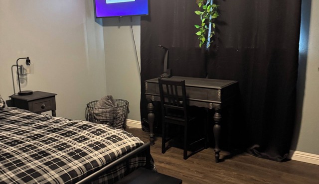Charming bedroom with WiFi, AC in serene Apple Valley
