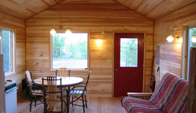 Charming cabin with Incredible Mountain Views!