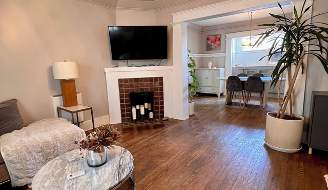 Charming Craftsman in Silver Lake, steps from Sunset Junction