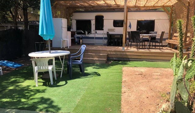 Charming fully-equipped caravan in Porto Vecchio by the sea