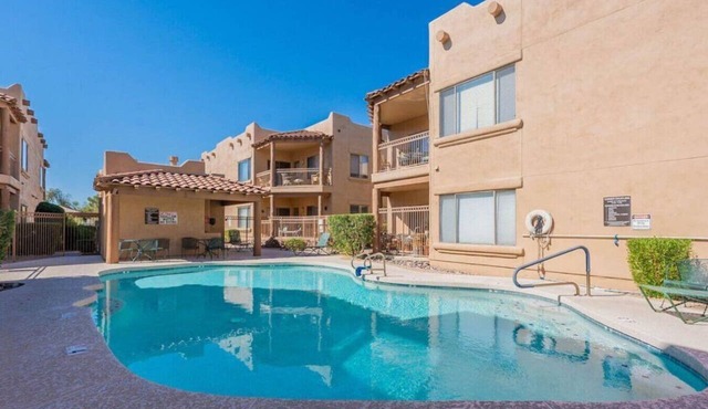 Charming Ground-Level Condo Near Dining, Park & Trails With Pool & Hot Tub
