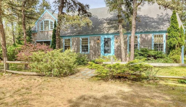 Charming home set on private lot with WiFi, sunroom, W/D, & great location